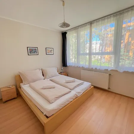 Apartment Retro Family *